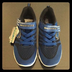 Skechers Memory Foam Sneakers Boys size 3.5 NEW